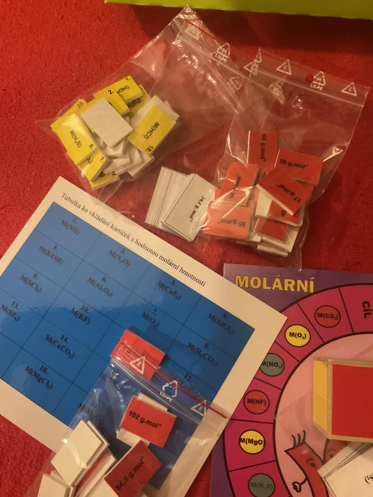 Procvičuj s Luckou molární hmotnost