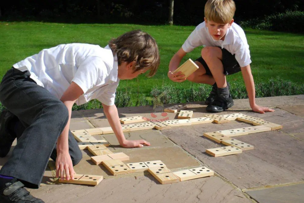 Obrovské dřevěné Domino